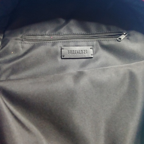 Backpack - Picture 3 of 4